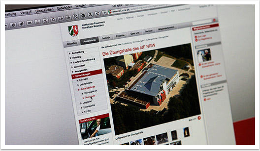 Barrierefreies Webdesign für das Institut der Feuerwehr NRW by bgp e.media - Übungshalle der IDF